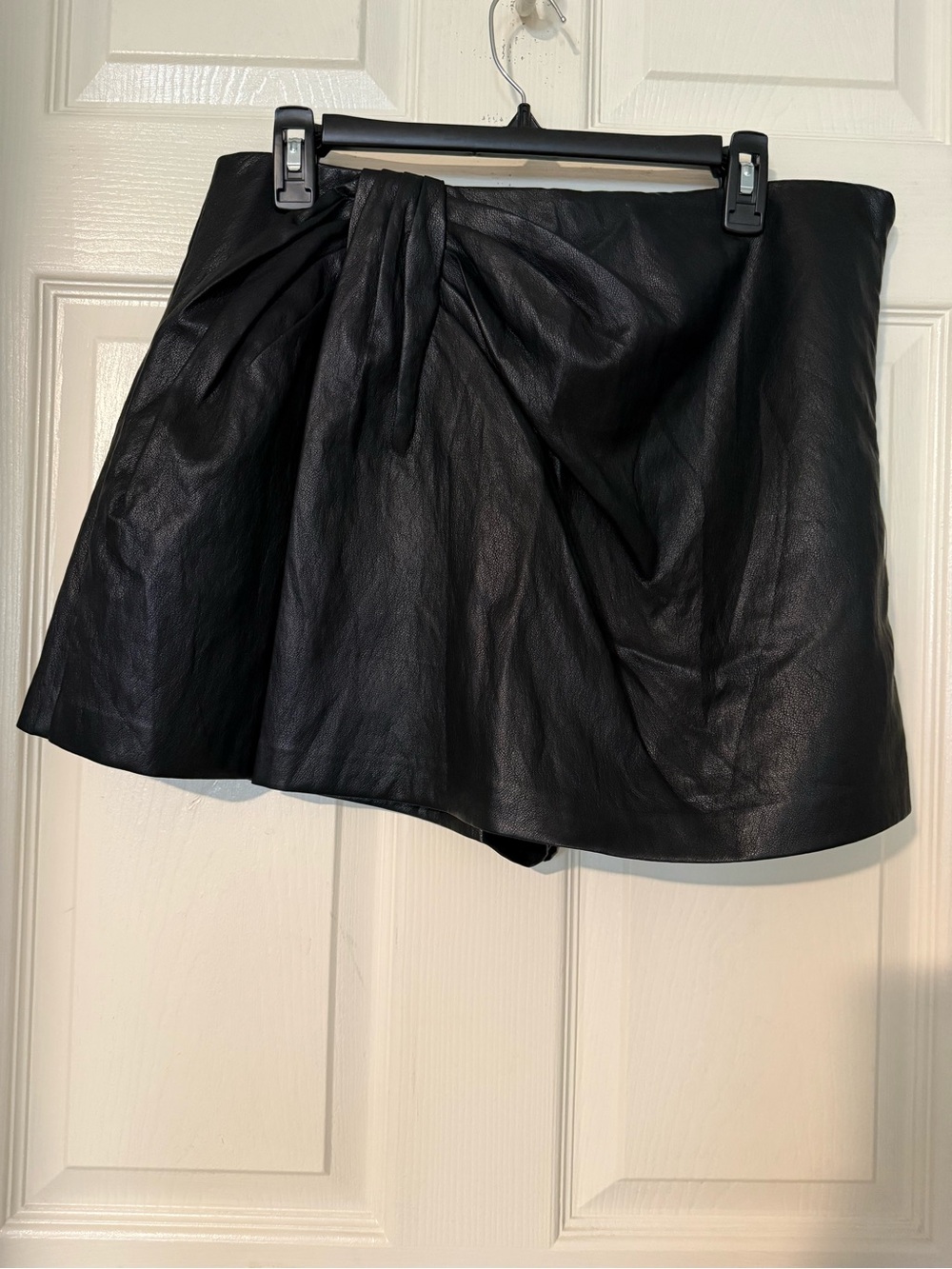 NWT ZARA  Black Faux Leather Mini Skirt/shorts with Front Pleat Detail size XL